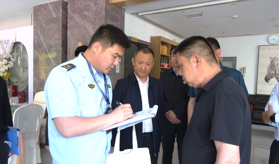 丰霄寒督导检查安全生产、防汛抗旱工作